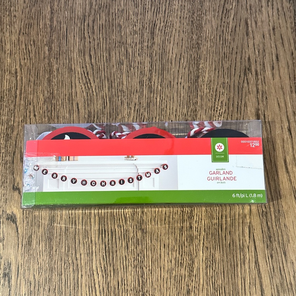 6 for $25 - New In Box Merry Christmas Garland